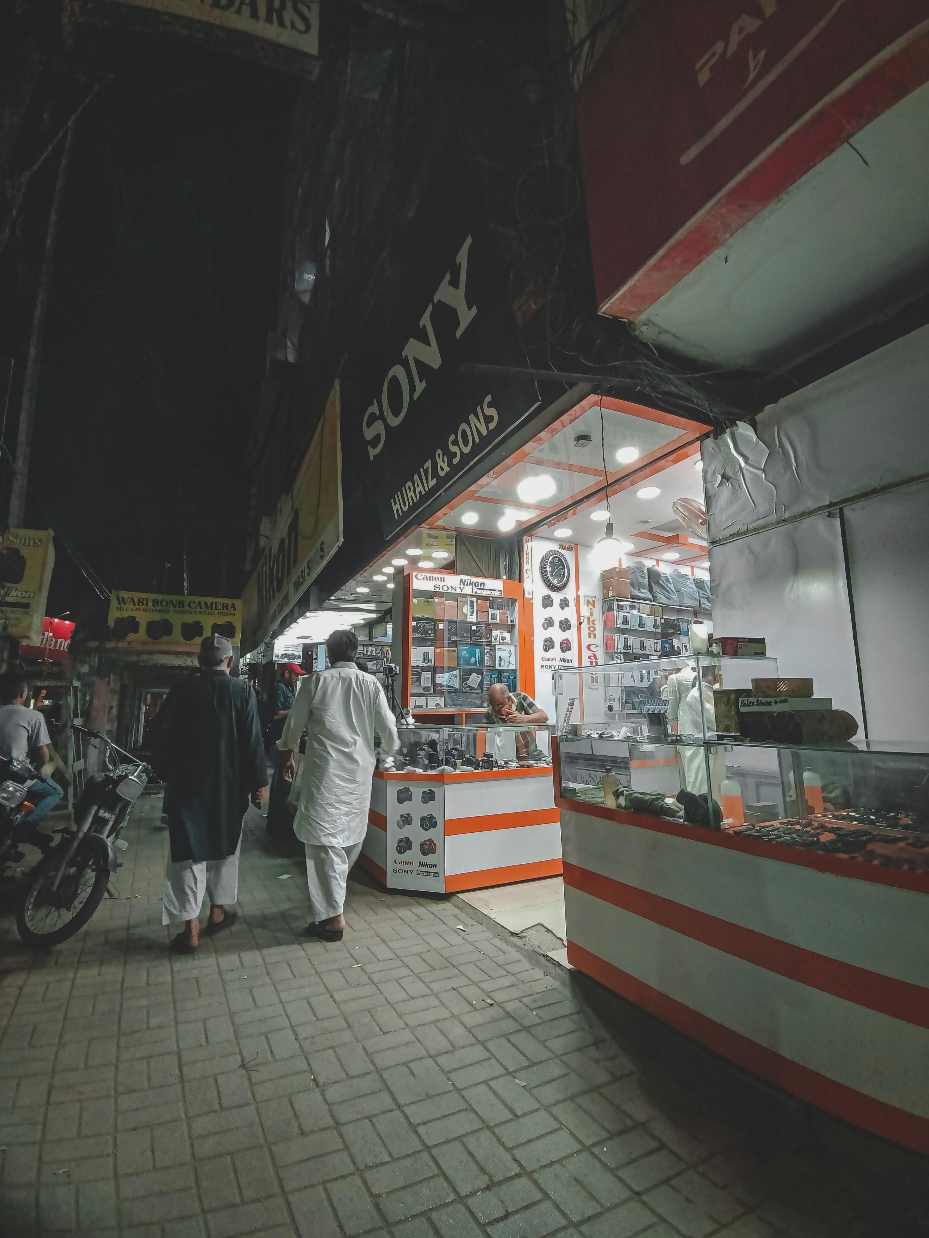 Electronic store